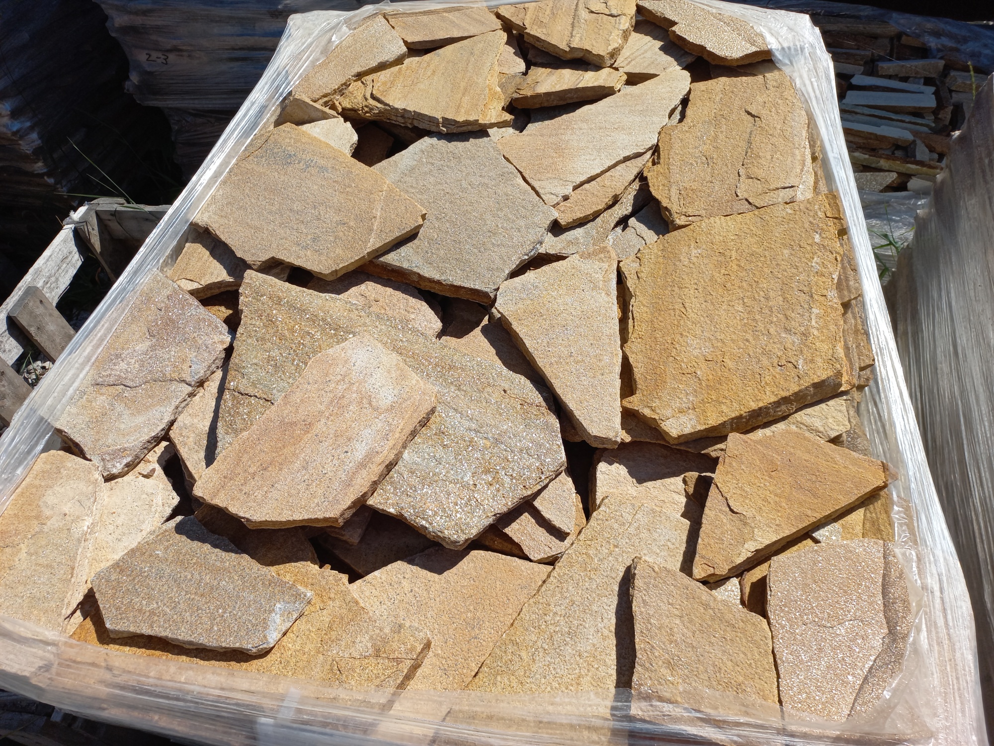 Плитняк златолит жёлтый золотистый для фасада 1,5-3см купить в Химках