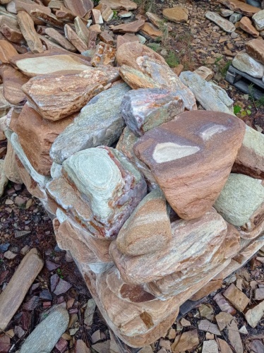 Златолит жёлтый, жёлто-зелёный глыбки и валуны для ланшафтного дизайна купить в Химках