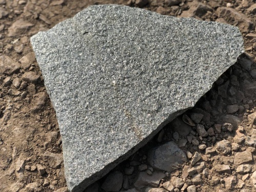 Плитняк златолит Уральский для цоколя, отмостки купить в Химках