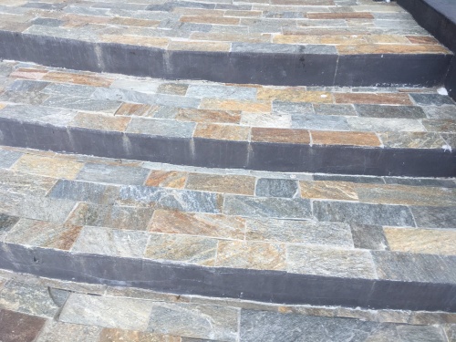 Плитка из Златолита Уральского для лестницы купить в Химках