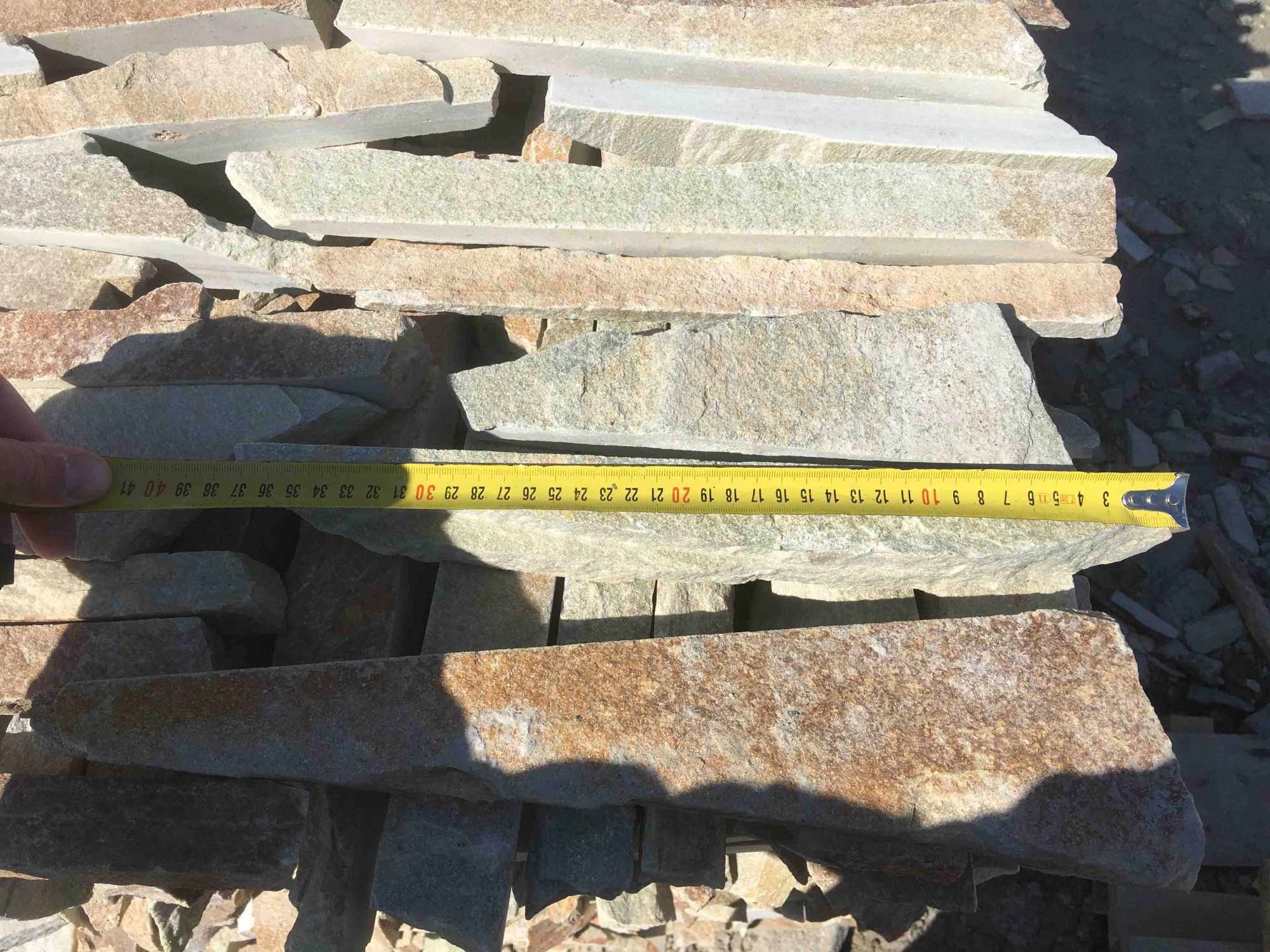 Горбушка златолит золотистый для облицовки купить в Химках