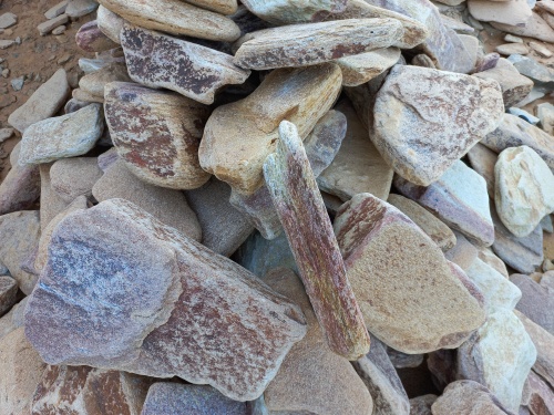 Златолит жёлтый, жёлто-зелёный глыбки и валуны для ланшафтного дизайна купить в Химках