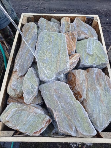 Златолит жёлтый, жёлто-зелёный глыбки и валуны для ланшафтного дизайна купить в Химках