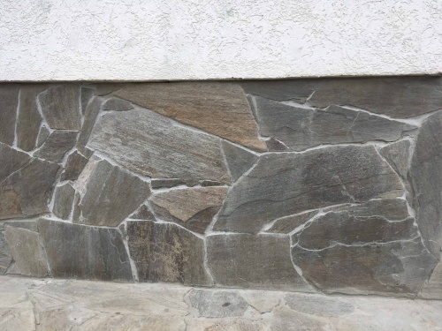 Плитняк златолит Уральский для цоколя, отмостки купить в Химках