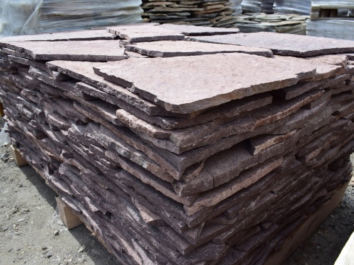 Плитняк лемезит бордовый для облицовки цоколя 20-25 мм  купить в Химках