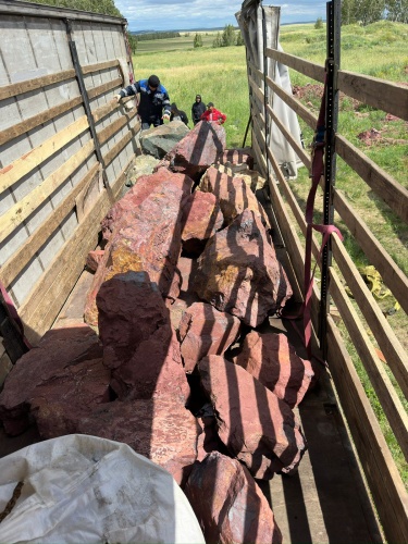 Ландшафтные глыбы красно-фиолетовые 200-1000 килограмм купить в Химках