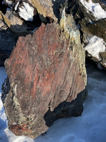 Ландшафтные глыбы красно-фиолетовые 200-1000 килограмм купить в Химках