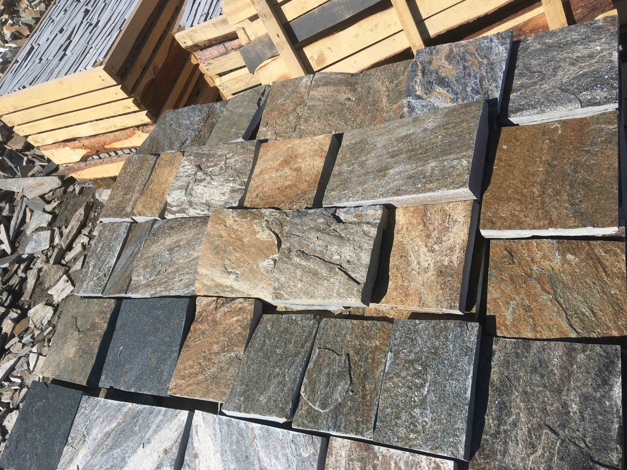 Плитка пилёная златолит Уральский для фасада купить в Химках