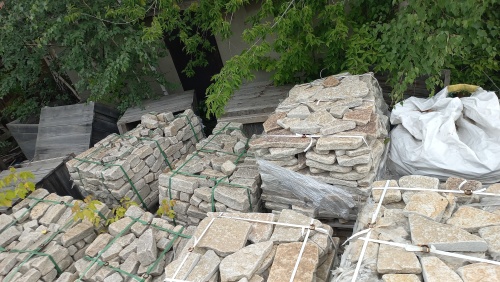 Плитняк гранитный галтованный купить в Химках