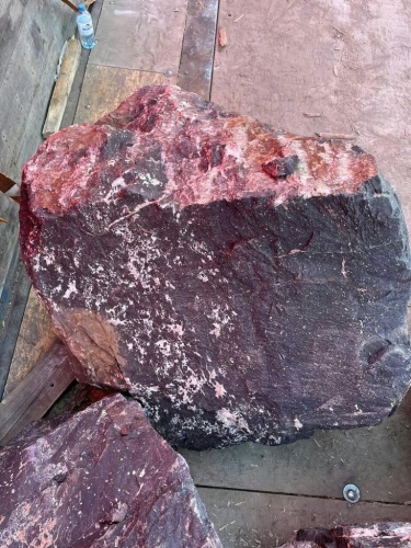 Камни для ландшафтного дизайна красно-фиолетовые 10-60 килограмм купить в Химках