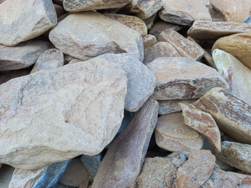 Златолит жёлтый, жёлто-зелёный глыбки и валуны для ланшафтного дизайна купить в Химках