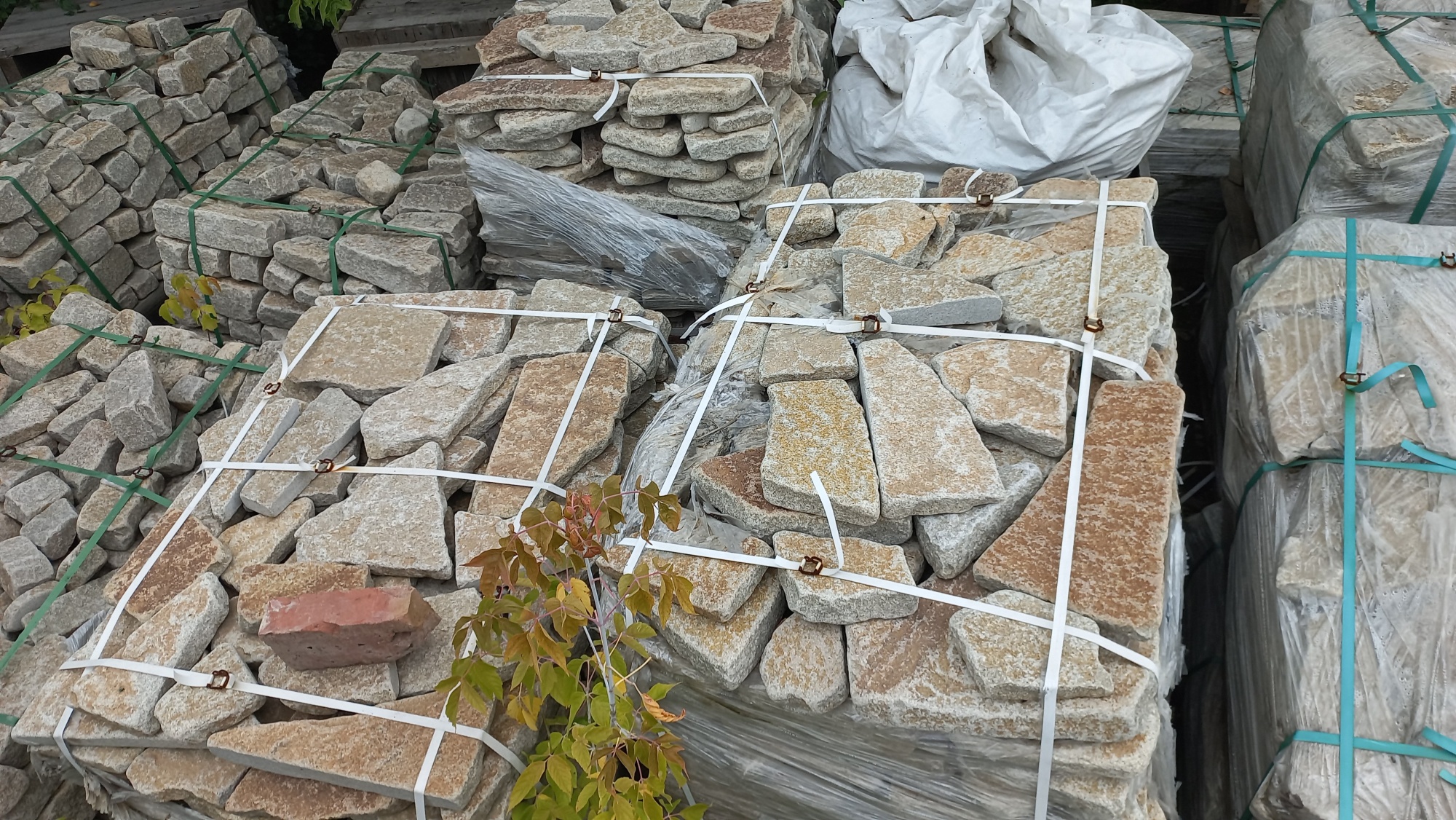 Плитняк гранитный галтованный купить в Химках