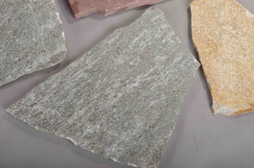 Плитняк златолит Уральский для цоколя, отмостки купить в Химках