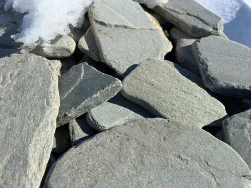 Плитняк златолит зелёный галтованный для цоколя купить в Химках