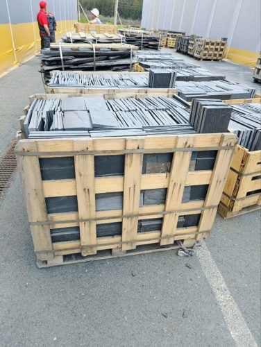 чёрная каменная плитка