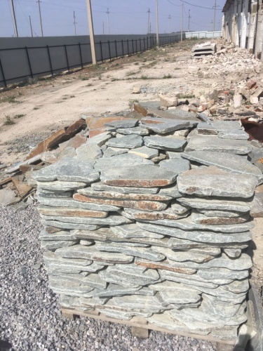 Златолит серебристый галтованный для лестниц купить в Химках