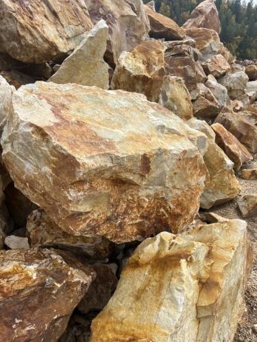 Разноцветный кварц ландшафтные валуны