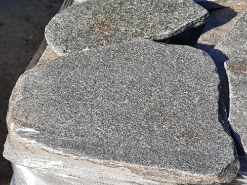 Златолит серебристый галтованный для лестниц купить в Химках