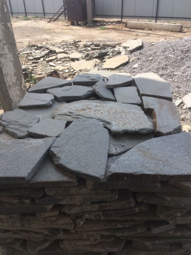 Златолит серебристый галтованный для лестниц купить в Химках