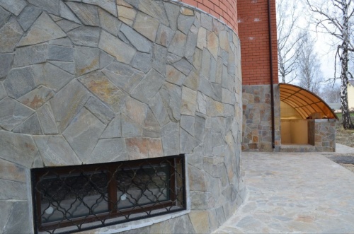 Плитняк златолит Уральский для цоколя, отмостки купить в Химках